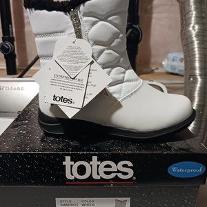 Brand new with tags womens Totes waterproof boots size 6